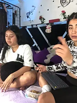 1lovelygirls's cam snapshot