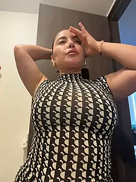 sukhakunis1 live sex cam