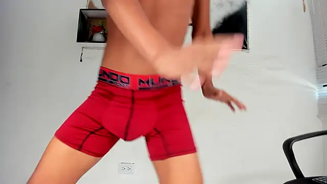 tyler_twink_boy's cam snapshot