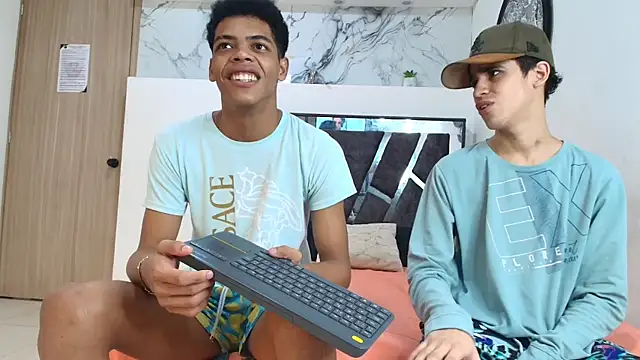 WHITHET_BOYS's cam snapshot