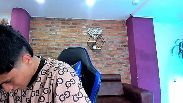 HotThreesoome's cam snapshot