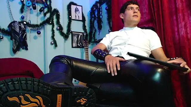 dom2travelersss's cam snapshot