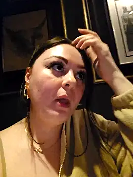 BaddieBellaUK's cam snapshot