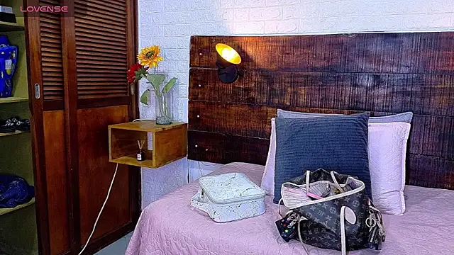 Celeste_sanz's cam snapshot