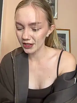 MilaMoone live sex cam