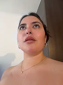 sukhakunis1 live sex cam