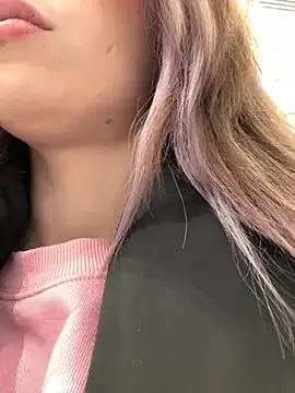 LoraaDoll live sex cam