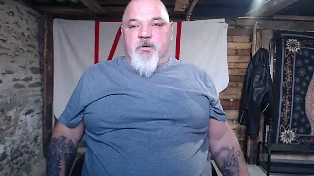 Newfiesausage1972 live sex cam