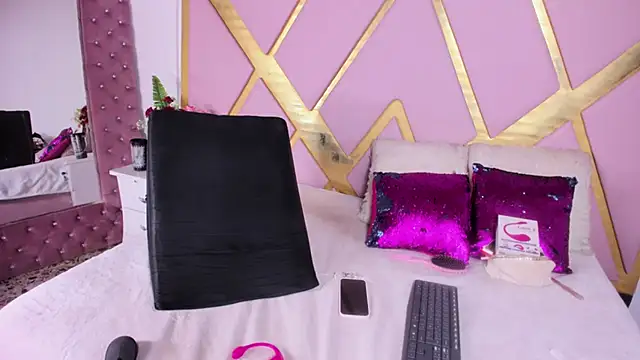 ShellbyDior live sex cam