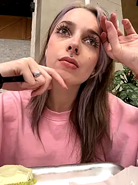 LoraaDoll live sex cam