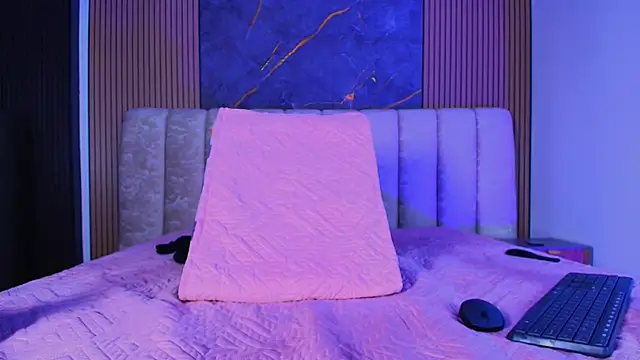 mia_scot's cam snapshot