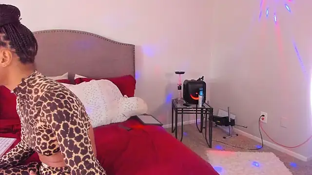 yiauana's cam snapshot