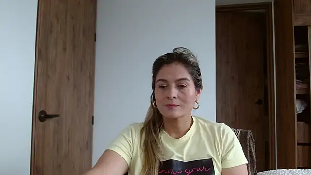 linda-mature43's cam snapshot