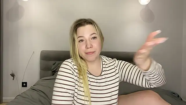 Embersweetbunny's cam snapshot