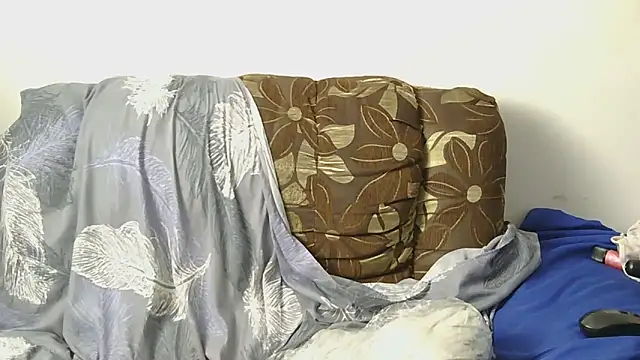 sluttylaura21's cam snapshot