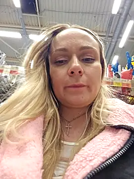 Bondgirl_013's cam snapshot