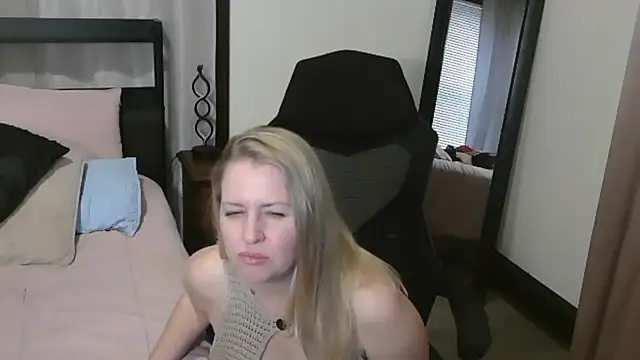 HollieBim's cam snapshot