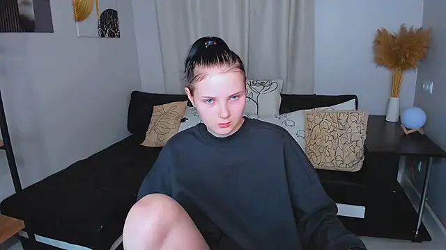 Leila_xxBaby's cam snapshot