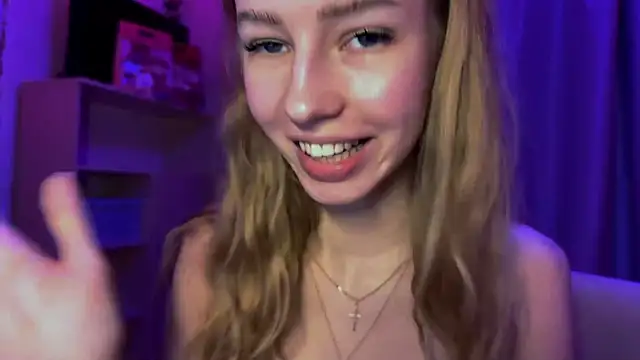 LunaCrave's cam snapshot