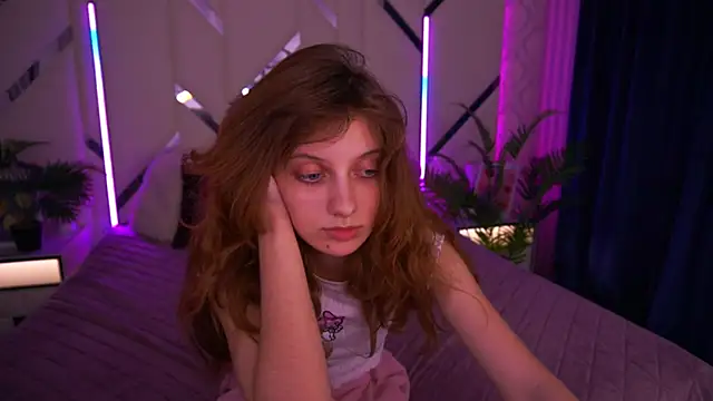 CuteeFoxy's cam snapshot