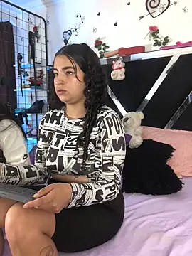 1lovelygirls's cam snapshot