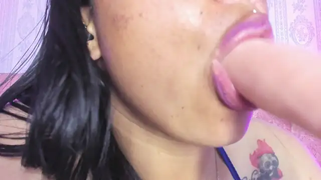 Isis_Casas's cam snapshot