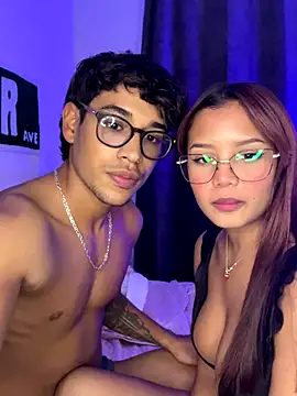 Ryan_and_Aria's cam snapshot