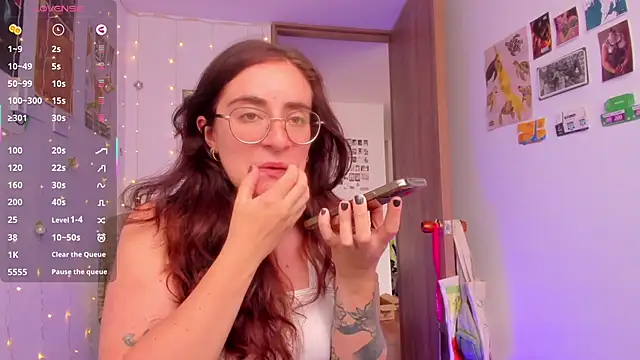 linda_giggle's cam snapshot