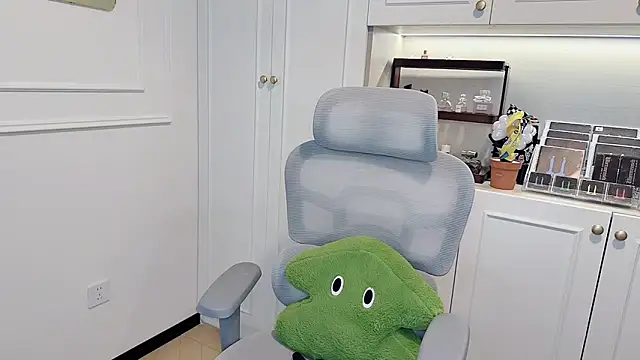 KnockedTwit's cam snapshot