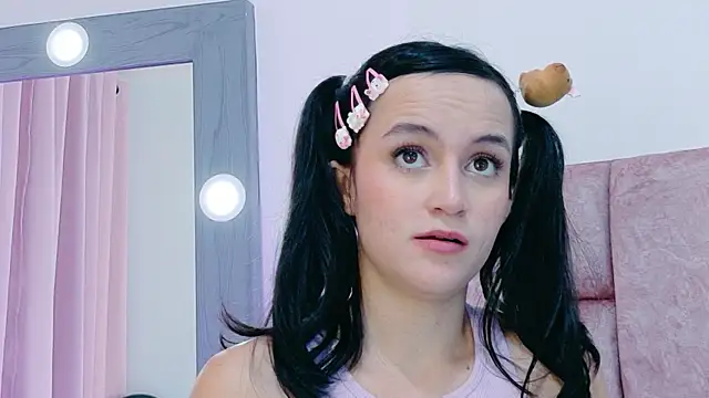 LolaYun's cam snapshot