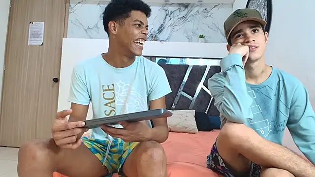 WHITHET_BOYS's cam snapshot