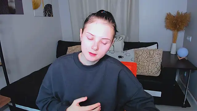 Leila_xxBaby's cam snapshot