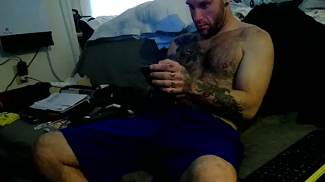 Luv2SuckBWC92's cam snapshot