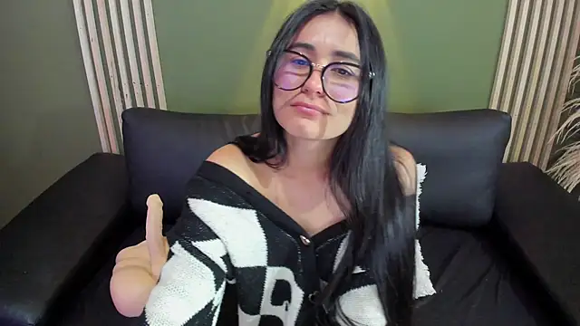 ChloeTurner_'s cam snapshot