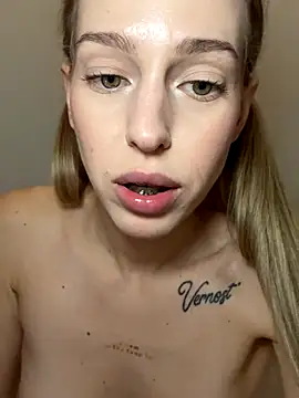 kira_mia live sex cam