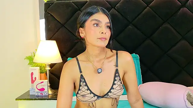 Holly_Brensonexx_'s cam snapshot