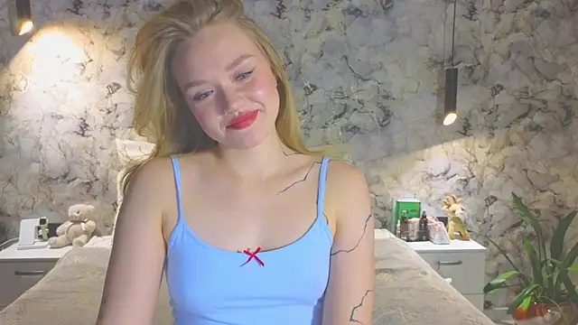 Aurora_Golden1's cam snapshot