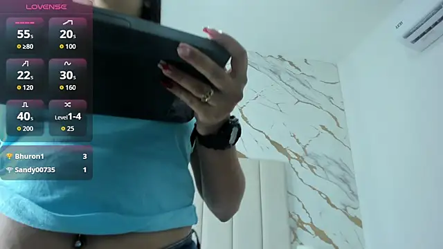 _Emma_whiitee_'s cam snapshot