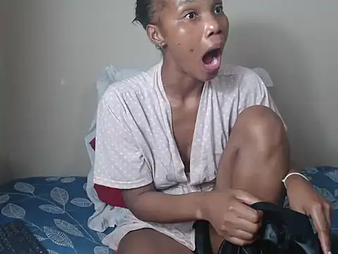 BadGirlMona's cam snapshot