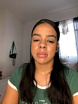 trianawhite live sex cam