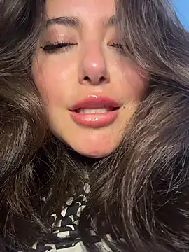 sukhakunis1 live sex cam