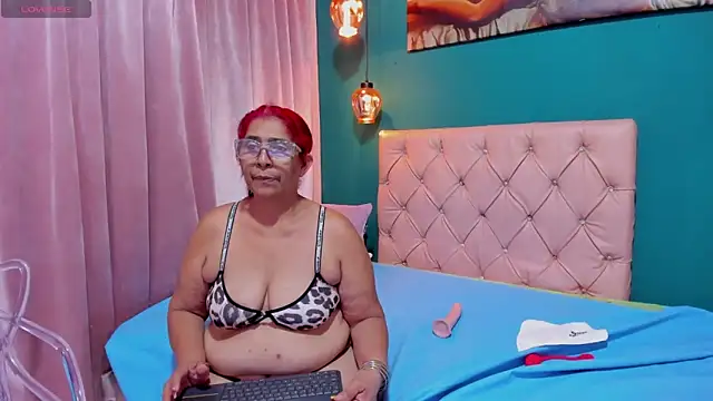 renata_milf_'s cam snapshot