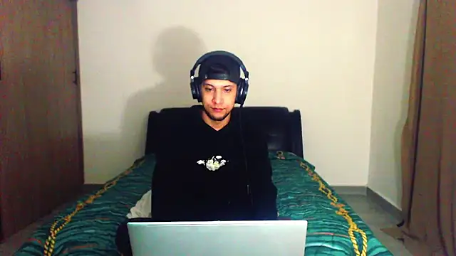 bladetrinityn's cam snapshot