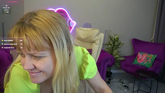 BellaLaPetit's cam snapshot