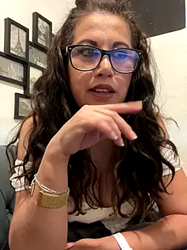 MirandaLatinaLovely's cam snapshot