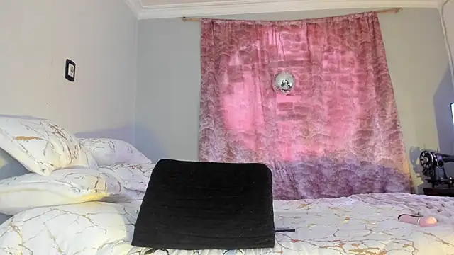 Pamela_Squirtt's cam snapshot