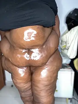 MsWhiteChocolatte's cam snapshot