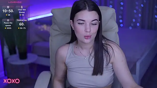 YourLolaBunny's cam snapshot