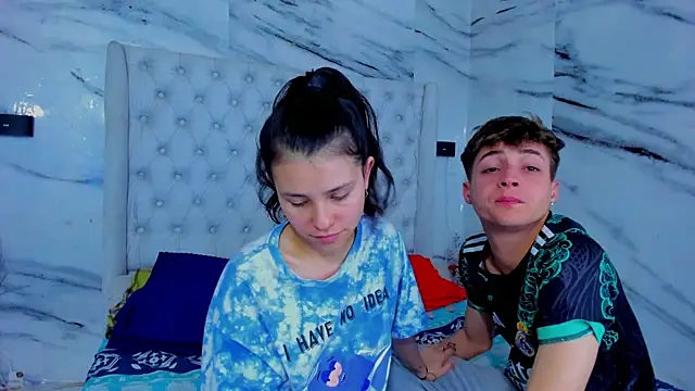 Ari_and_Storm's cam snapshot