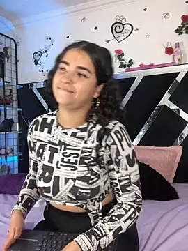 1lovelygirls's cam snapshot